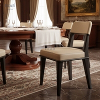 Chaise de salle à manger EKAR 'Aristocrat' en cuir rembourré avec cadre en bois - Chaise moderne, sièges de luxe pour salle à manger de villa