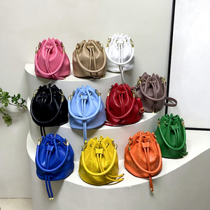 Bolso de Mano Tipo Bandolera de Piel Sintética PU para Mujer, Diseño Veraniego, con Logotipo Estampado y Forro de Poliéster, Nuevos Diseños - Product Image 1
