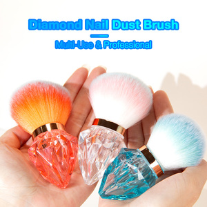Brocha de Maquillaje Facial Liya Beauty Diamond Brush con Cerdas Suaves Degradadas y Mango de Cristal para Colorete - Product Image 5