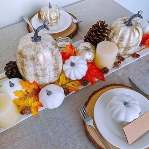 7 Calabazas de Espuma Realistas con Acabado Escarchado, Surtido Blanco y Dorado, para Decoración de Mesa en Otoño, Acción de Gracias, Pascua, Graduación y Hogar - Product Image 1