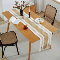Chemin de table en coton et lin jacquard tissé, motif végétal moderne, luxe, noir et blanc, écologique, réutilisable