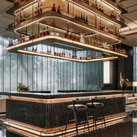 Ensemble de mobilier de bar haut de gamme tout-en-un : présentoir flottant, comptoir, tabourets, éclairage et assistance à vie dans le monde entier