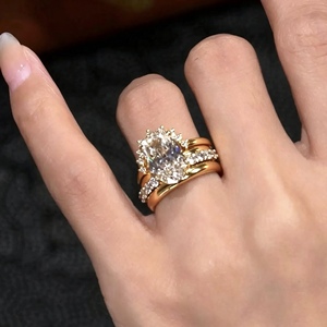 R236 Nuovo Anello Aperto di Lusso in Ottone Placcato Oro 18K con Zirconi, Fascia con Diamanti Taglio Ovale per Donna, Gioielli per Matrimoni e Feste - Product Image 3