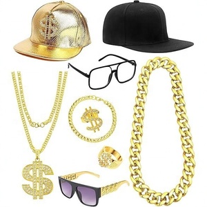 Kit Costume Hip Hop Anni '80 '90 Occhiali da Sole con Catena Metallica Collana e Bracciale con Catena Grande Stile Rapper Cappello Dorato Hip Hop - Product Image 1