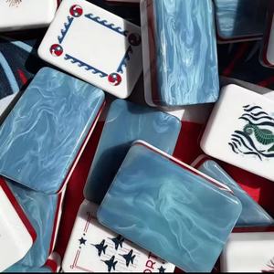 Tessere di Mahjong Blu Marmorizzate con Bordi a Strisce Rosse e Bianche, Effetto Fuochi d'Artificio, Dipinte a Mano in Acrilico, Set Americano per 4 Giocatori, Intrattenimento - Product Image 2