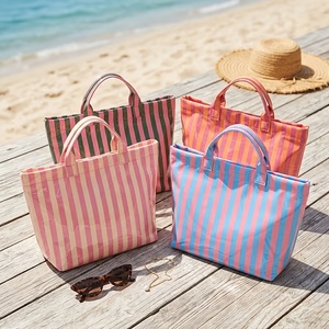 Sac fourre-tout en PVC rayé personnalisé pour femme, grand sac à main en plastique avec lettres imprimées, sac hobo rayé pour le travail et la plage - Product Image 5