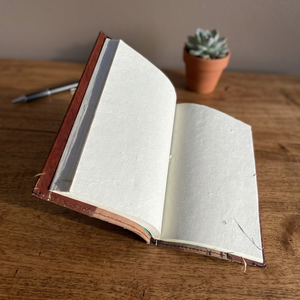 Journal ou carnet de croquis en cuir vintage avec papier fait main à bord festonné vintage, livres vierges faits à la main, livres de calligraphie - Product Image 3