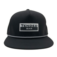 Casquette de baseball sport en polyester découpé au laser à bord plat pour hommes noire à la mode OEM casquette de baseball personnalisée en caoutchouc Pvc Patch logo casquette Snapback étanche