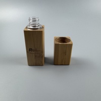 OEM Offre spéciale Bouteille vide de couleur personnalisée Bouteille intérieure en plastique PET recouverte de bambou Bouteille design de forme carrée vente en gros
