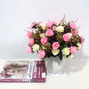 Ramo de Rosas Artificiales Rojas y Blancas de Poliéster Hechas a Mano de Alta Simulación Estilo Clásico para Decoración del Día de San Valentín - Product Image 3