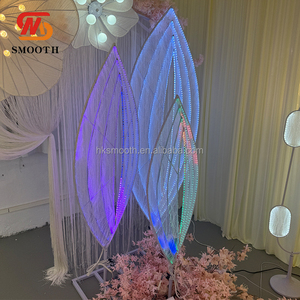 Décoration lumineuse en forme de grande feuille ajourée et lisse, avec effet œil d'ange, pour allée de mariage et toile de fond - Product Image 3