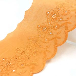 Nuevo diseño algodón bordado diamantes de imitación y red encaje pluma encarnada tela de encaje de tul con <span class=keywords><strong>margaritas</strong></span> - Product Image 1