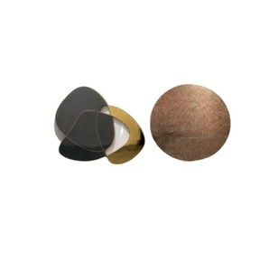 Sculpture murale de luxe en acier inoxydable plaqué or poli, imprimée en typographie, pour halls d'hôtels et espaces hôteliers modernes - Product Image 1