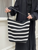 Sacs quotidiens de mode pour filles chics dames sacs en maille HOBO de grande capacité évider un sacs à bandoulière avec lanières en cuir