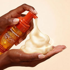 Mousse coiffante légère à l'huile d'argan pour cheveux bouclés et ondulés, anti-frisottis et brillance - Product Image 3