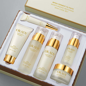 Kit de soin de la peau coréen personnalisé en 6 pièces, à base de camélia, AHA, anti-âge, nourrissant et réparateur, pour le visage, style unisexe - Product Image 1