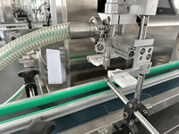 Machine de remplissage et de bouchage de liquides entièrement automatique à grande vitesse, ligne de production réglable pour boissons, lait et liquides