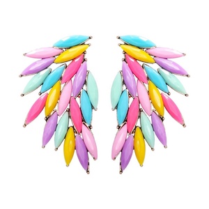 Boucles d'oreilles pendantes tendance pour femmes, motif ailes de diamant, plaqué or, alliage de cuivre, nouvelle collection, incrustation de plumes, style européen et américain - Product Image 6