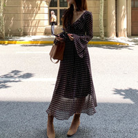 Robe longue ODM européenne à bretelles spaghetti, col en V, à pois, manches cloche, coupe ajustée, taille haute, sexy, pour soirée