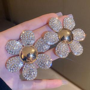 Orecchini di Kaimei 2025 alla moda gioielli oro colorato cristallo nero orecchini per donne Oversize sole fiore orecchini di strass - Product Image 4