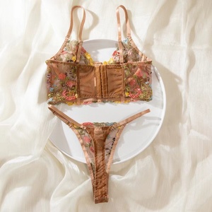 Ensemble de Lingerie Sexy de Haute Qualité OEM pour <span class=keywords><strong>Femme</strong></span> <span class=keywords><strong>Nuisette</strong></span> en Dentelle Brodée Soutien-Gorge <span class=keywords><strong>Push</strong></span>-<span class=keywords><strong>Up</strong></span> et Culotte - Product Image 4