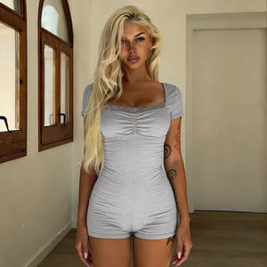 Mono corto de verano casual para mujer con cuello cuadrado, encaje, patchwork, color liso, manga corta, ajuste ceñido y busto fruncido - Product Image 1