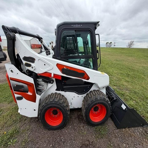 Chargeuse compacte S66 à moteur diesel, pompe hydraulique, boîte de vitesses, roulement, contrôlée par PLC, haute efficacité, usage intensif pour la construction - Product Image 1