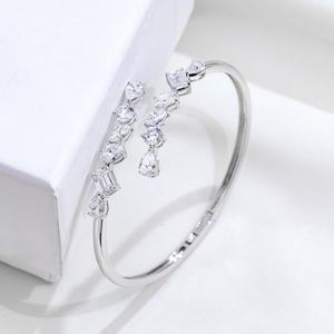 Pulsera de Compromiso y Boda MSB-648 Personalizada, Oro de 18K con Diamantes, Pulsera con Diamantes de Laboratorio de Forma Elegante - Product Image 2