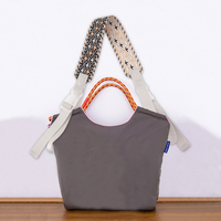 Sac fourre-tout en polyester brodé, luxueux, élégant, raffiné, de niche, écologique, frais, doux, avec bandoulière