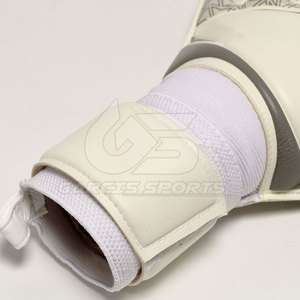 Gants de gardien de but de football en cuir respirant de haute qualité Protection des doigts coupe-vent Logo personnalisé GARCIS SPORTS - Product Image 5
