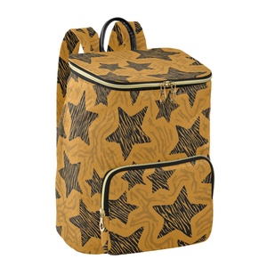 Mochila de Moda para Mujer con Diseño de Estrella, Bolsillo Grande con Cremallera Dorada, Logotipo Personalizado y Llavero de Bola Esponjosa - Product Image 2