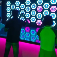 Jeu de lancer d'anneaux interactif Mega LED Light Pixel Grid, arène de défi avec sacs de sable et balles, structure métallique pour parc d'attractions