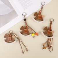 Adorable breloque en cuir PU en forme de cheval à bascule de dessin animé pour sac à main, sac à dos, bagages et décoration quotidienne