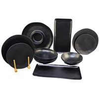 Service de table moderne en mélamine noir mat, assiettes, bols et plateaux aspect céramique personnalisés