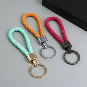 Llavero Giratorio de 360 Grados con Cuerda Trenzada y Colgante de Cuero PU para Hombre y Mujer - Product Image 5
