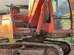 Excavatrice d'occasion Doosan avec moteur et composants essentiels au prix d'usine - Product Image 5