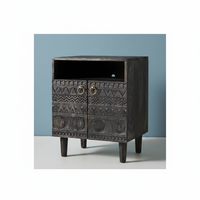 MANGALAM ART EXPORT Mesita de Noche de Madera de Mango Tallada Europea con Almacenamiento, Mueble de Dormitorio para Apartamento, Hecho a Mano, Duradero, 2 Cajones