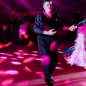 <span class=keywords><strong>Veste</strong></span> de danse de salon élégante pour <span class=keywords><strong>homme</strong></span> en velours <span class=keywords><strong>bordeaux</strong></span>, <span class=keywords><strong>smoking</strong></span> formel pour compétition de danse standard - Product Image 3