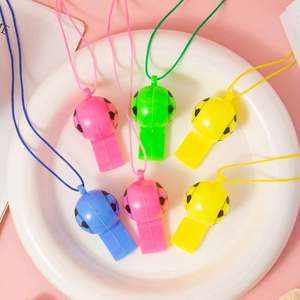 Sifflet d'arbitre en plastique avec visage souriant pour les supporters - Sifflet sportif puissant avec cordon pour le football, les arbitres, les événements, les promotions - Product Image 4