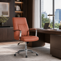 Chaise de bureau de direction ergonomique de luxe en PU avec accoudoirs chromés, base chromée, hauteur réglable, pivotante et roulettes en caoutchouc silencieuses