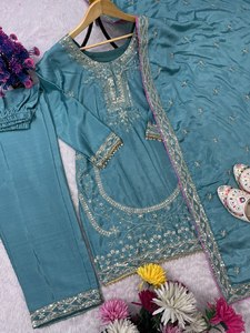 Ensemble de vêtements indiens et pakistanais en gros, avec broderie lourde, haut en soie romaine, dupatta avec latkan fantaisie, réversible, décontracté - Product Image 5