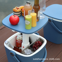 Glacière portable d'extérieur en plastique PP avec table relevable et poignée pivotante large, design contemporain pour les événements en plein air