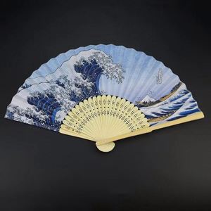 Abanico Plegable de Bambú con Tela de Seda Sintética Negra, Diseño de Arte Folclórico Tallado y Pintado, Elegante para Festivales, Bodas, Fiestas, Recuerdos para Bebés - Product Image 3