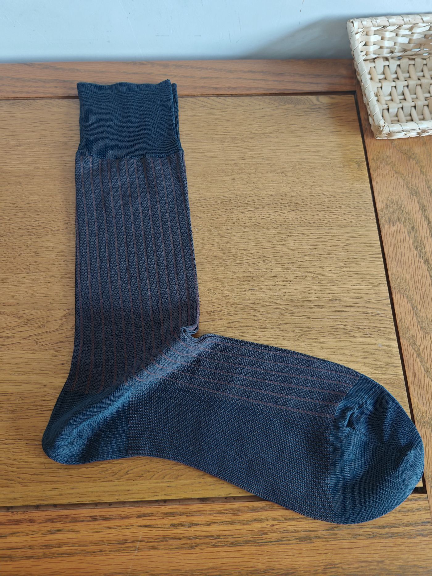 Gris foncé marron rayé