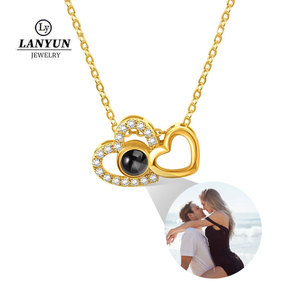 <span class=keywords><strong>Collana</strong></span> <span class=keywords><strong>con</strong></span> doppio cuore in zircone personalizzato <span class=keywords><strong>con</strong></span> pietra di <span class=keywords><strong>proiezione</strong></span> per gioielli da donna regalo di san valentino - Product Image 1