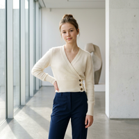 Pull en maille asymétrique à col en V pour femme, coupe ajustée, style cardigan, toucher cachemire, luxe discret
