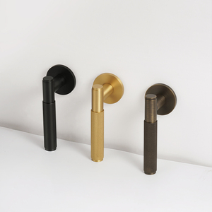 Set di <span class=keywords><strong>Maniglie</strong></span> <span class=keywords><strong>per</strong></span> <span class=keywords><strong>Porte</strong></span> <span class=keywords><strong>in</strong></span> <span class=keywords><strong>Ottone</strong></span> Massiccio di Lusso, Finitura Spazzolata Satinata, Leva Rotonda <span class=keywords><strong>per</strong></span> <span class=keywords><strong>Porte</strong></span> Interne e Camere da Letto - Product Image 2