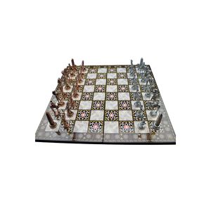 Scacchi egizio in metallo antico e pieghevole scacchiera in legno MDF con motivi in madreperla (43x43 cm.)