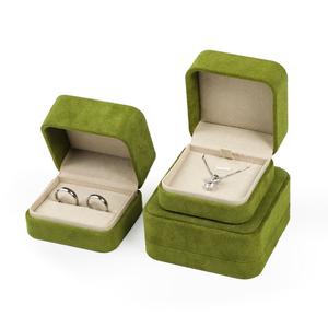 Boîte à bijoux rigide en velours doux et luxueux, bords arrondis, pour emballage de bague de mariage, pendentif, bracelet - Product Image 1