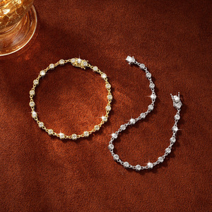 Bracelet jonc unisexe tendance en or 14 carats rempli, serti de moissanite VVS GRA taille brillant, certifié, avec fermoir entrelacé – Vente en gros - Product Image 5